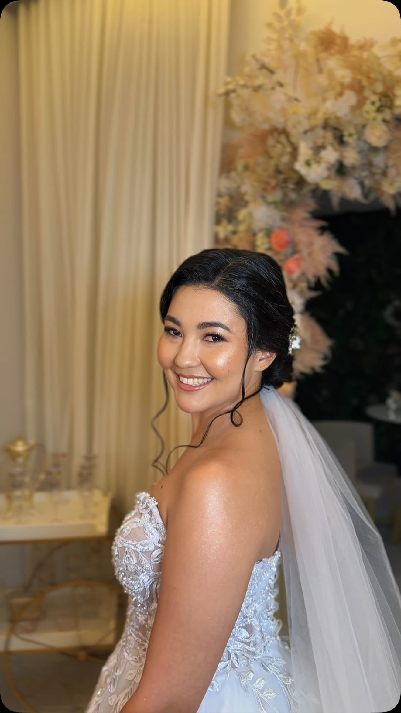 Noiva arrumada no salão